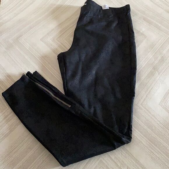 Splendid Black Leggings with Bottom Side Zipper - Picture 1 of 6